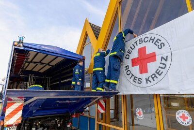Mobile Impfstation im Impfzentrum Eich im Vogtland errichtet -  Eich wird eingeräumt und aktiviert. Foto: B&S/ David Rötzschke