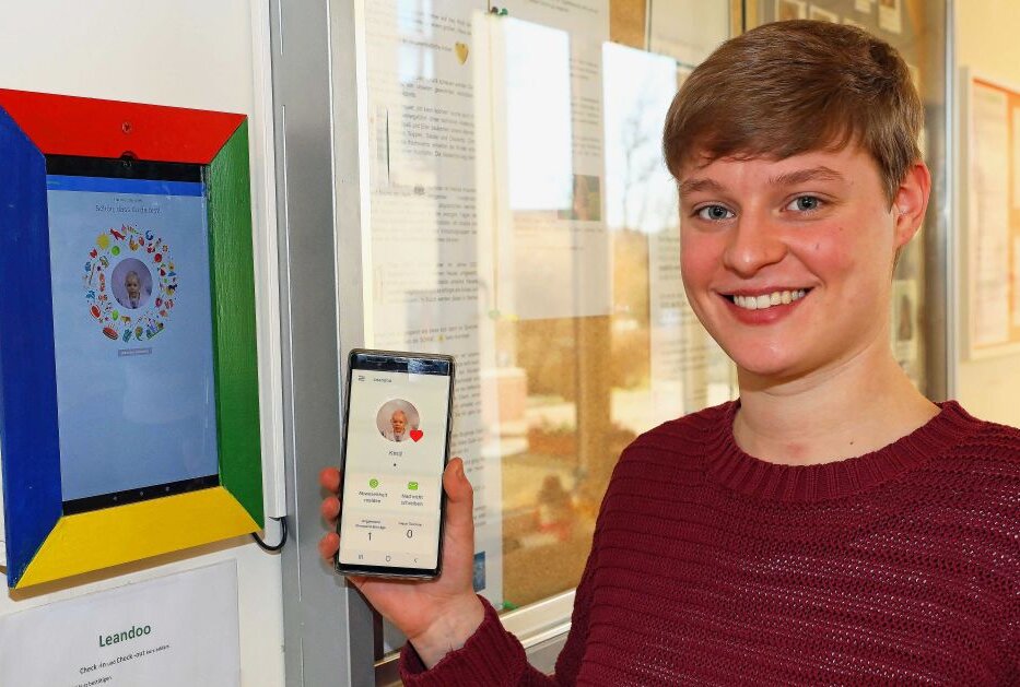 Luzie Schlegel hat in den ersten beiden Kindergärten der Volkssolidarität in der Region eine spezielle Eltern-App installiert. Foto: Th. Michel