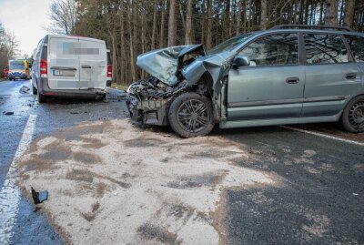 Mönchenfrei: Schwerer Verkehrsunfall auf B101 - Schwerer Verkehrsunfall bei Mönchenfrei. Foto: Marcel Schlenkrich
