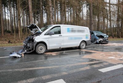 Mönchenfrei: Schwerer Verkehrsunfall auf B101 - Schwerer Verkehrsunfall bei Mönchenfrei. Foto: Marcel Schlenkrich