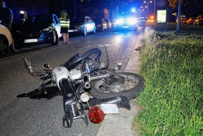 Moped-Fahrer kommt nach Crash verletzt ins Krankenhaus - In der vergangenen Nacht kam es zu einem Unfall mit einem Moped-Fahrer. Foto: ChemPic