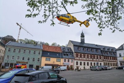 Mopedfahrer bei Crash schwer verletzt: Rettungshubschrauber landet auf Altmarkt - In Lichtenstein kam es zu einem Unfall. Foto: Andreas Kretschel