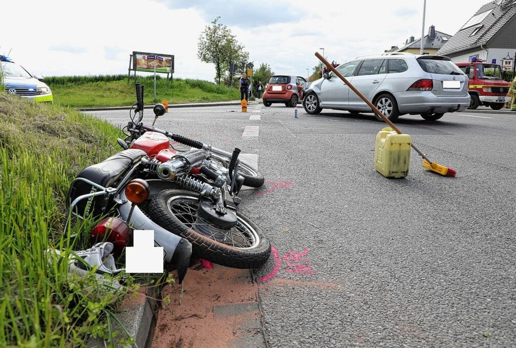 Mopedfahrer bei Verkehrsunfall verletzt - Foto: Roland Halkasch