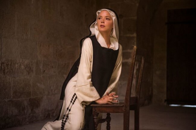Die Nonne Benedetta (Virginie Efira) wird von geheimnisvollen Visionen heimgesucht.