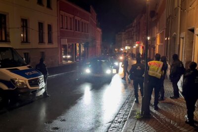 Morddrohung gegen Kretschmer während Corona-Spaziergang - Demonstration in Zwönitz am Freitag, den 19. November. Foto: Daniel Unger