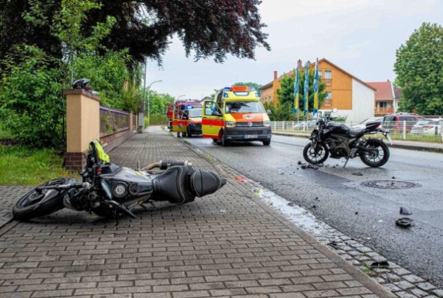 Motorrad-Fahrstunde endet in schwerem Unfall: Zwei Verletzte - Eine Motorrad-Fahrstunde in Zittau endet in einem schweren Unfall. Foto: xcitepress
