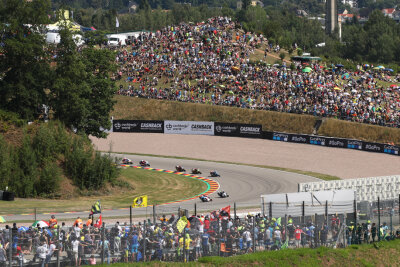 Motorrad Grand Prix auf dem Sachsenring wird für dieses Jahr abgesagt - Motorsport und Menschenmassen auf dem Sachsenring gibt es erst 2021 wieder. Foto: Markus Pfeifer