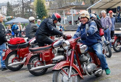 Motorrad-Nostalgie in Rodewisch - Über 250 Jawas rollten auf die "Insel". Foto: Thomas Voigt