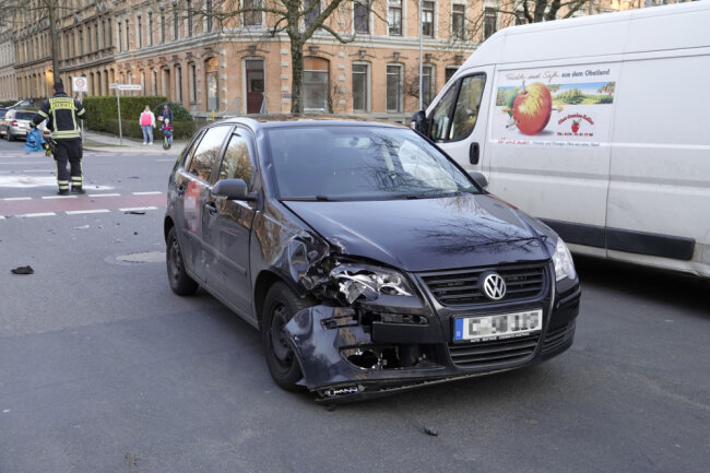 Motorradfahrer bei Unfall in Schlosschemnitz schwer verletzt - Der Kradfahrer wurde schwer verletzt. 