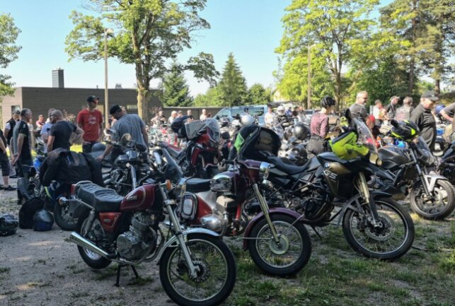 Am Fuchsstein in Schönheide hat es einen Motorradfahrer-Gottesdienst gegeben. Foto: Ralf Wendland