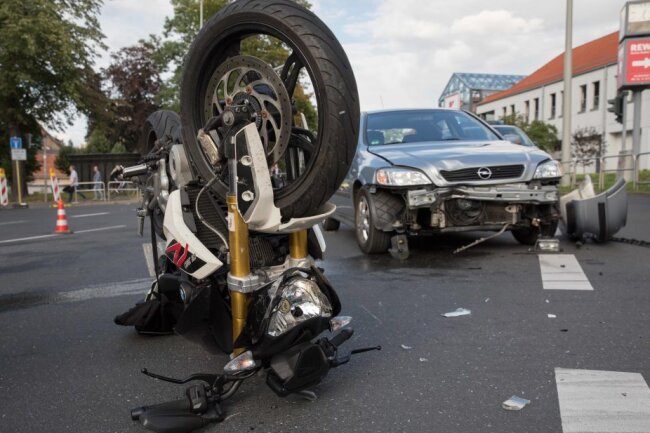 Am Sonntagabend gegen 18.15 Uhr ereignete sich in Freiberg an der Kreuzung Bebelplatz zu einen schweren Verkehrsunfall.