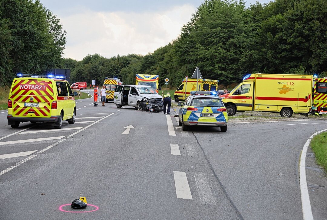 Motorradunfall in Zwönitz: Biker lebensgefährlich verletzt - Eine Person wird bei einem Motorradunfall in Zwönitz schwer verletzt. Foto: Niko Mutschmann