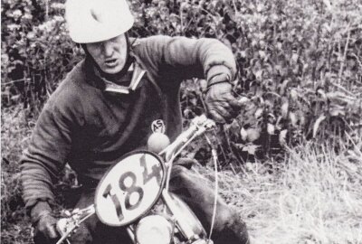 Motorsportlegende Rolf Uhlig verstorben - Simsongeländesportler Rolf Uhlig (75ccm-Klasse) wurde 1966, 1967 und 1970 DDR-Meister. Repro: Thomas Fritzsch/PhotoERZ