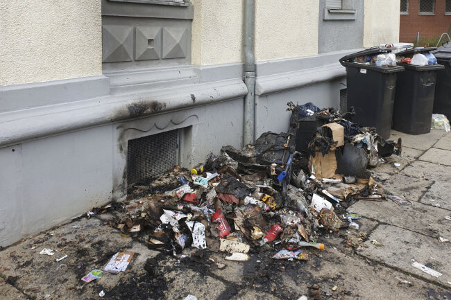 Mülltonnenbrand in Chemnitz: Wie kam es dazu? - 