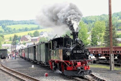 Museumsbahn dampft über Pfingsten: Einsteigen und die Freiheit genießen - Die Preßnitztalbahn lädt zum Abdampfen ein. Fotos: Ilka Ruck