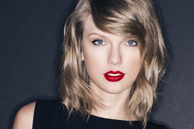 Taylor Swift ist ja derzeit mit den Dreharbeiten zur Musical-Verfilmung von "Cats" beschäftigt und nun hat sie auf "Instagram" ein Bild vom Set gepostet. Darauf sind zwar keine Darsteller, Kulissen oder Kostüme zu erkennen, aber das Foto verrät, welche Rolle die Sängerin in dem Klassiker hat - und zwar die der Bombalurina. Der fiktive Charakter ist sozusagen Frau und Katze in einem. Passenderweise schrieb Swift zu dem Foto noch dazu: "Miau." Neben der Sängerin werden in der Musical-Verfilmung auch Idris Elba, Rebel Wilson, Ian McKellen, Judi Dench, Jennifer Hudson, Jason Derulo und James Corden zu sehen sein. Als Filmstart ist Dezember 2019 geplant. Taylor Swift wurde nun übrigens von Dua Lipa überholt. Das selbstbetitelte Debütalbum von Dua Lipa ist nämlich jetzt offiziell die meistgestreamte Platte der Welt einer weiblichen Künstlerin, gibt "Music News Facts" bekannt.