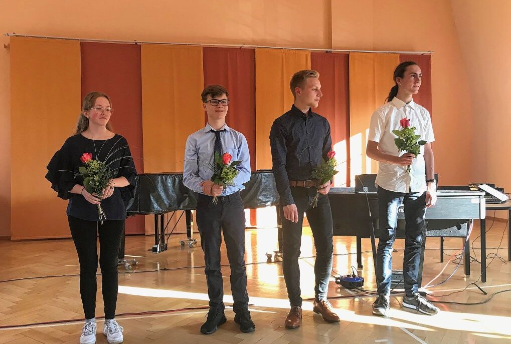 Maria Biber, Jonathan Zopf, Robin Nahler und Johannes Holtzsch beim ersten Konzert mit neuem Piano. Foto: Thomas Henkel
