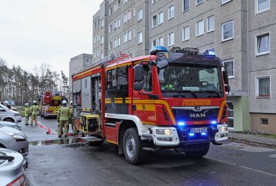 Nach Brand in Gebäudekomplex: Wohnung unbewohnbar - In Dresden kam es in einem Gebäudekomplex zu einem Wohnungsbrand. Foto: Roland Halkasch