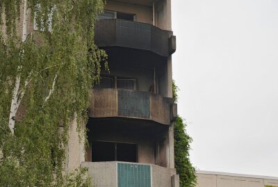Nach Brand in Leipziger Platte: LWB bietet Ausweichquartiere an - Brandschäden an der Balkonseite(Foto: Anke Brod)
