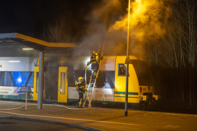 Nach Brand in Vogtlandbahn: Züge fallen aus - Brand in der Vogtlandbahn.