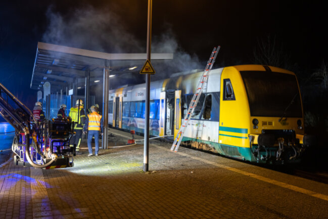 Nach Brand in Vogtlandbahn: Züge fallen aus - Brand in der Vogtlandbahn.