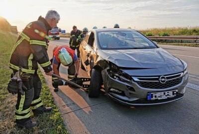 Nach Crash auf der A17: LKW-Fahrer flüchtet vom Unfallort - Auf der A17 kam es am Dienstagabend zu einem Unfall zwischen einem PKW und einem LKW. Foto: Roland Halkasch