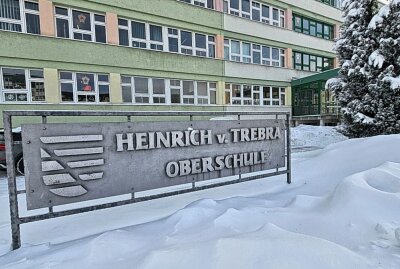 Nach Drohung gegen Schule in Marienberg: Urheber ermittelt - Am Montag gab es an der Heinrich-von-Tebra-Oberschule in Marienberg einen Polizeieinsatz aufgrund einer Bedrohungslage. Foto: Harry Härtel