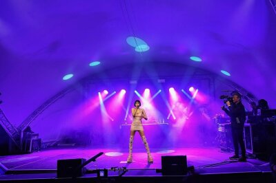 Nach Festivalabbruch: Alles anders beim Puls Open Air 2023? - Domiziana performte ihre Songs auf der Schlossbühne. Foto: Vanessa Schwarzer