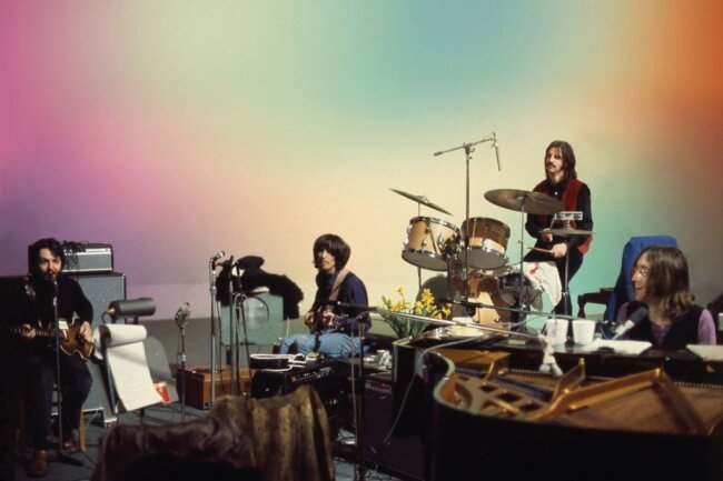 Die Beatles im Januar 1969 bei ihrer "Get Back"-Session, in der über drei Wochen das letzte Album der Band entstand. Peter Jackson begutachtete fast 60 Stunden Bildmaterial und schuf daraus den sechsstündigen Dokumentarfilm "The Beatles: Get Back".