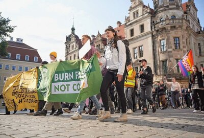 Nach Razzien: Menschen demonstrieren in Dresden für Solidarität mit der Letzten Generation - Menschen demonstrieren für Solidarität mit der letzten Generation. Foto: xcitepress/Finn Becker