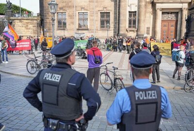 Nach Razzien: Menschen demonstrieren in Dresden für Solidarität mit der Letzten Generation - Menschen demonstrieren für Solidarität mit der letzten Generation. Foto: xcitepress/Finn Becker