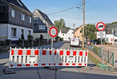 Nach schwerem Crash: Straße "Am Bach" in Oberlungwitz aktuell voll gesperrt - Aufgrund eines Unfalls ist die B173 in Oberlungwitz voll gesperrt. Foto:Andreas Kretschel