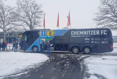 Nach Türkei-Trip: CFC ist wieder gut in Sachsen gelandet - Mit Schnee wurde der CFC in Leipzig empfangen. Foto: Knut Berger