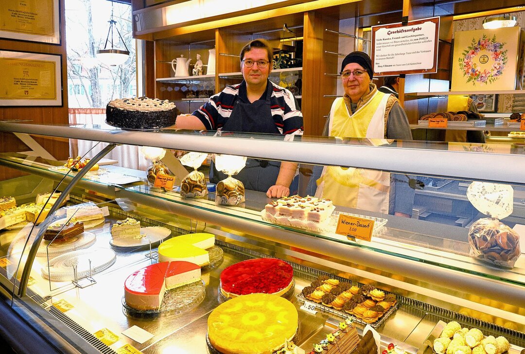 Nach über 100 Jahren: Konditorei mit Café im Landkreis Zwickau schließt für immer - Sissy und Philipp Ullmann kurz der Schließung der Konditorei. Foto: Markus Pfeifer