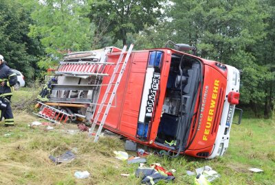 Nach Unfall mit Feuerwehr im Erzgebirge: Sechs Menschen schwer verletzt - 