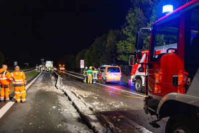 Nach Unfall mit Gefahrgut-LKW: A72 wohl auch am Freitag nochmals gesperrt - LKW mit Schwefelsäure beladen überfährt Betonleitplanke