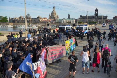 Nachdem Urteil gegen Lina E. kommt es in Dresden zu einer spontanen Demonstration. Foto: xcitepress
