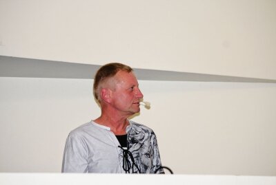 Jörg Gräser zeigte sich beim Vortrag in Limbach-Oberfrohna als gut gelaunt und voller Pläne. Foto: A.Büchner
