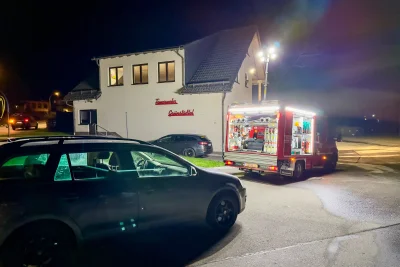 Nach versuchtem Tötungsdelikt in Markersbach: 50-Jähriger in Justizvollzugsanstalt gebracht - Lebensgefährlich verletzt: Feuerwehr rettet Mann mit Stichwunde.