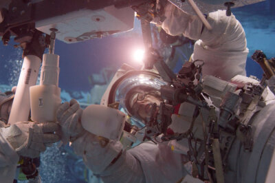 Matthias Maurer beim Unterwassertraining bei der NASA 2019.
