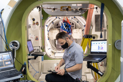 Nächster deutscher Astronaut fliegt zur ISS - Matthias Maurer beim "Routines Operation Training for ISS" im August 2021.