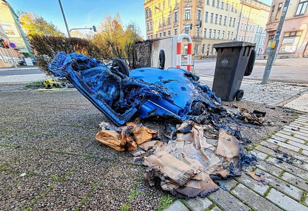 In mehreren Straßen in Chemnitz kam es in der vergangenen Nacht zu Containerbränden. Foto: Harry Härtel/Haertelpress