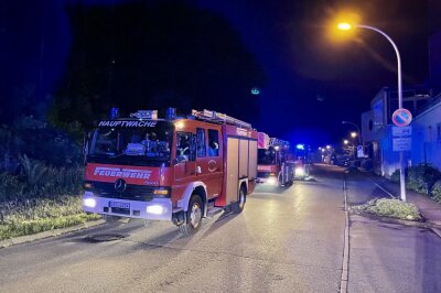 Kurz nach 2.30 Uhr wurde die Feuerwehr Schwarzenberg am frühen Dienstagmorgen mit allen Stadtteilfeuerwehren und die Ortsfeuerwehr Bermsgrün nach Schwarzenberg ins Ringcenter alarmiert.