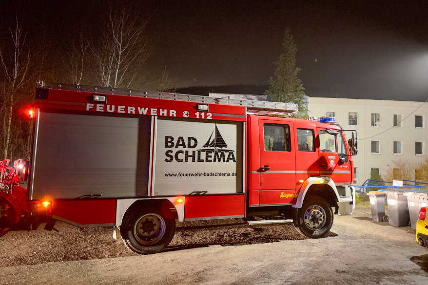 Nächtlicher Feuerwehreinsatz in Bad Schlema. 