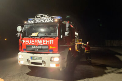 Nächtlicher Feuerwehreinsatz in Bad Schlema. 