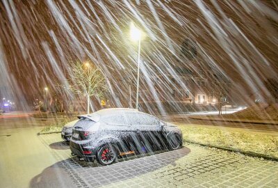 Nächtliches Wintergewitter sorgt für glatte Autobahnen - Viel Schnee im Erzgebirge. Foto: André März