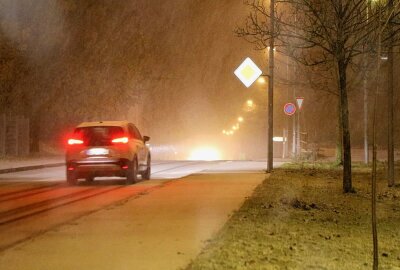 Nächtliches Wintergewitter sorgt für glatte Autobahnen - Viel Schnee im Erzgebirge. Foto: André März
