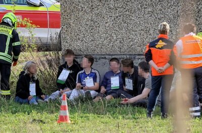Nahe den Schienen: Großaufgebot der Feuerwehr in Chemnitz - Übung der Chemnitzer Feuerwehr. Foto: Harry Härtel