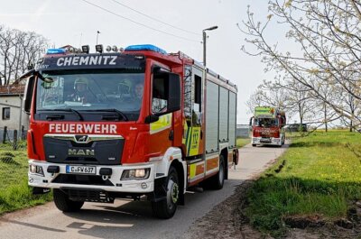 Nahe den Schienen: Großaufgebot der Feuerwehr in Chemnitz - Übung der Chemnitzer Feuerwehr. Foto: Harry Härtel
