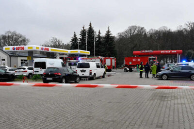 Nahe der deutschen Grenze: Tödlicher Unfall nach Explosion bei Tankstelle - Tödlicher Unfall nach Explosion bei Tankstelle.Foto: xcitepress